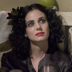 Mia Kirshner  é Elisabeth Short
