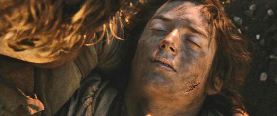 Frodo inconsciente na Montanha da Perdição Frodo inconsciente na Montanha da Perdição