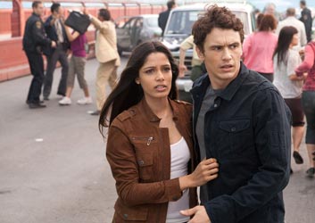 Planeta dos Macacos: A Origem - Feida Pinto e James Franco
